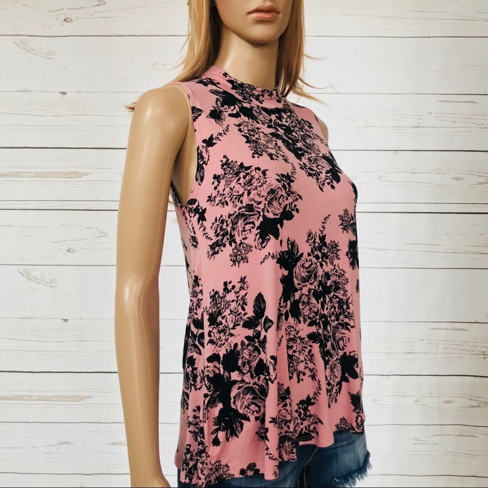 ⭐️NWOT Black Rose Designed Sleeveless Top